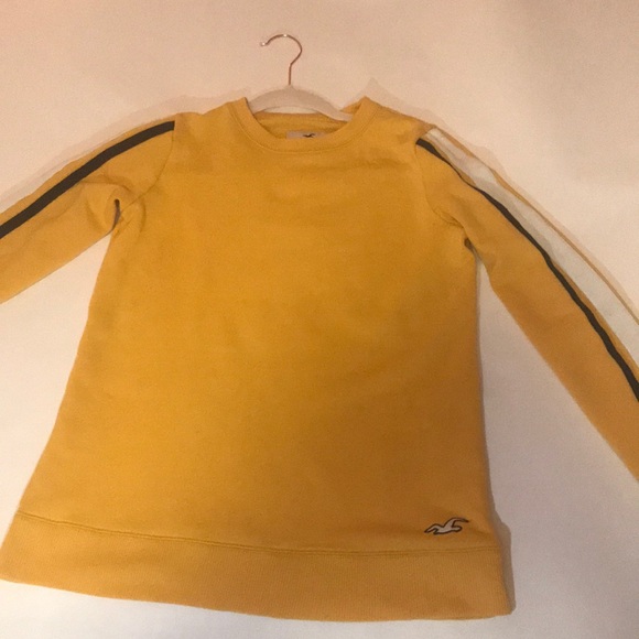 Hollister Yellow Sweat Shirt 
